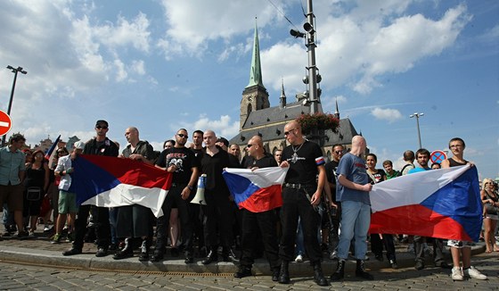 Pochod radikál na námstí Republiky v Plzni.