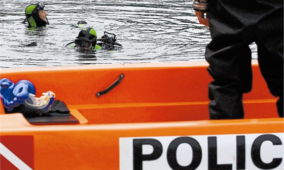 Tým policejních potáp nalezl utonulého po celodenním pátrání. Ilustraní snímek