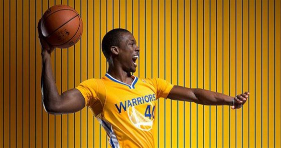 Harrison Barnes z Golden State Warriors prezentoval svtu basketbalové dresy s...