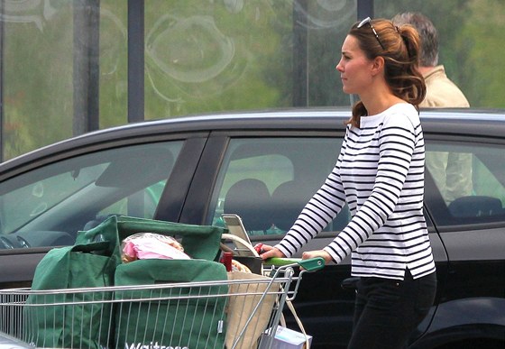 Manelka prince Williama Catherine na nákupech (27. srpna 2013)
