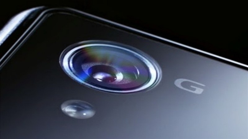 Detail oky fotoaparátu smartphonu Sony Xperia Honami Z1