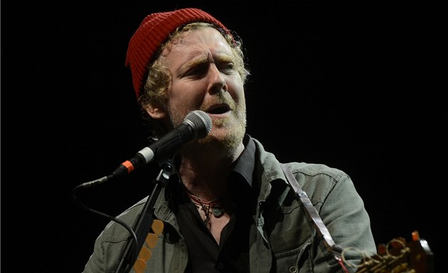 Glen Hansard (Pražský hrad, 20. 8. 2013) Glen Hansard (Pražský hrad, 20. 8. 2013)