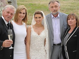 Na svatb nechybla ani první dáma Ivana Zemanová a prezidentova dcera Kateina.