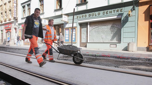 V centru Plzn se dokonuje nkolikatdenn rekonstrukce, bhem n nejezdily tramvaje (21. 8. 2013)