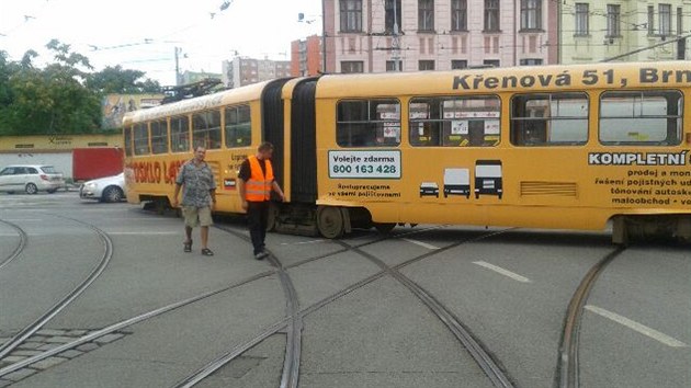 Na kiovatce ulic Vclavsk a Kov v Brn vykolejila ve stedu po poledni tramvaj