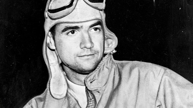 Magnt, vynlezce, pilot, reisr Howard Hudges byl vn suknik, excentrik - a tak ob psychick poruchy.