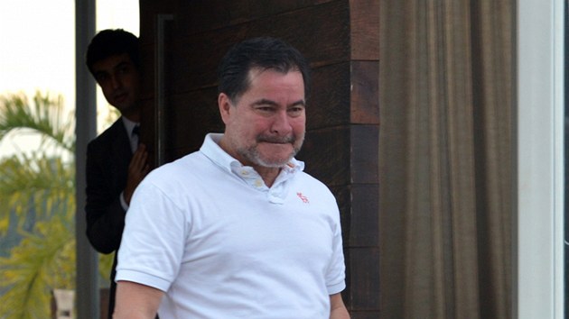 Bolivijsk sentor Roger Pinto v brazilskm dom svho advokta pot, co ho z Bolvie vyvezl potaj brazilsk diplomat (26. srpna 2013)