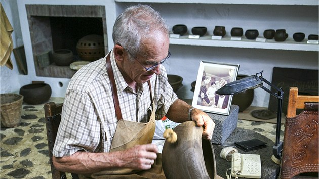 Hrn vyrb keramiku se vzory starch Guan.