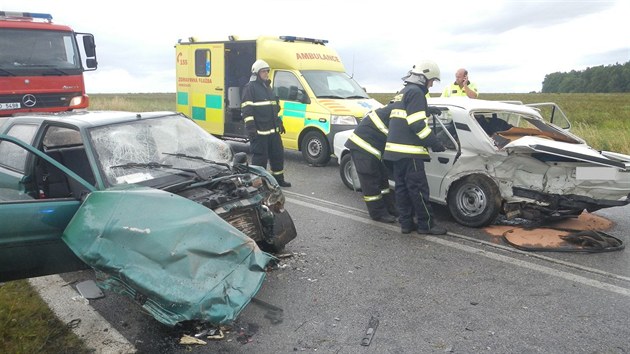 Nehoda dvou automobil mezi tpnovicemi a Liovem na eskobudjovicku. Silnice byla v mst uzaven vce ne ti hodiny.