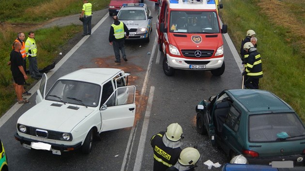Nehoda dvou automobil mezi tpnovicemi a Liovem na eskobudjovicku. Silnice byla v mst uzaven vce ne ti hodiny.