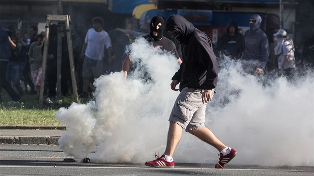 Poklidn demonstrace radikl v Ostrav se pemnila v poulin vlku. (24. srpna 2013)