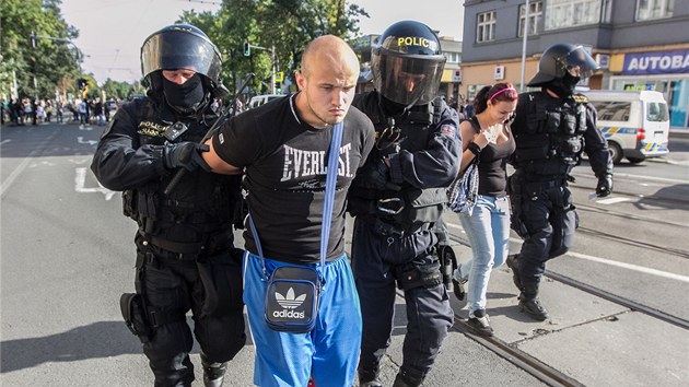 Policie zadrela v Ostrav zhruba edest radikl. (24. srpna 2013)