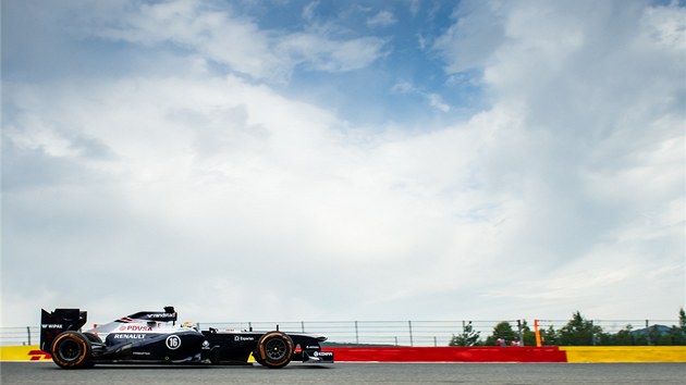 Venezuelan Pastor Maldonado s vozem Williams ve druhm trninku Velk ceny Belgie formule 1.