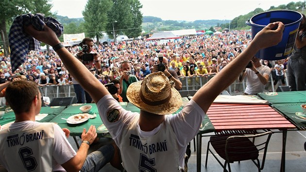 Vítězem soutěže jedlíků se stal Miloš Janček, který zvládl spořádat celkem 106