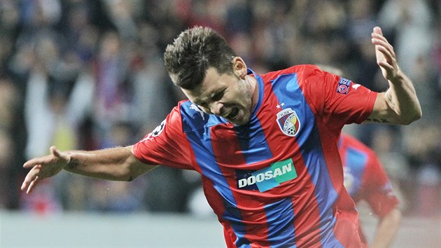 Plzesk tonk Michal uri se raduje z glu vodnm utkn play-off Ligy mistr proti Mariboru.