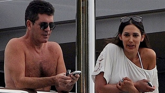 Simon Cowell na sv jacht s Lauren Silvermanovou