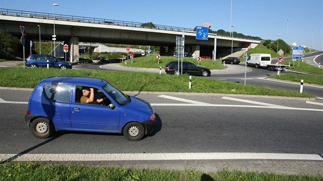 Jakákoliv drobná nehoda na „sněhulákovi“ vyvolává dopravní kolaps v jeho nejbližším okolí. Málo aut jako na snímku tudy projíždí opravdu jen výjimečně.