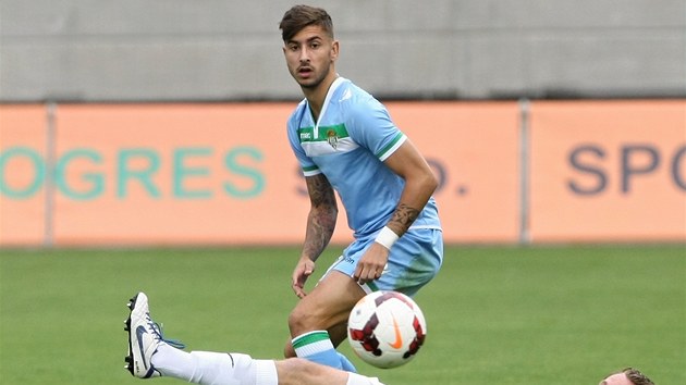 Momentka z utkn play-off o Evropskou ligu mezi Jabloncem a Betisem Sevilla. 