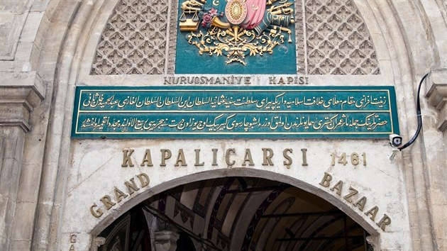 Istanbulsk bazar je kvli majitelm obchod v havarijnm stavu. 