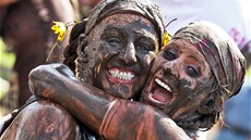 Uááá! Asi chápete, že v cíli Dirty Girl Mud Run se oslavně řve více než na Uááá! Asi chápete, že v cíli Dirty Girl Mud Run se oslavně řve více než na