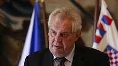 Prezident Zeman na tiskové konferenci po setkání s lídry parlamentních stran... Prezident Zeman na tiskové konferenci po setkání s lídry parlamentních stran...
