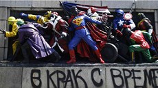 Není to poprvé, co byl památník Rudé armády v bulharské Sofii pomalován. Teba