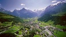 Engelberg se rozkládá v horách kousek od Luzernského jezera. Engelberg se rozkládá v horách kousek od Luzernského jezera.