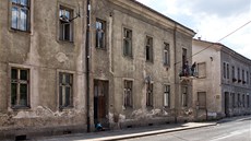 Do Úpice se stěhují nepřizpůsobivý Romové. Stěžují si na ně i místní Romové, Do Úpice se stěhují nepřizpůsobivý Romové. Stěžují si na ně i místní Romové,