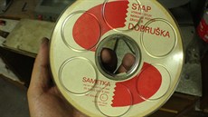 Malá nápověda: podívejte se pozorně na tento snímek. Najdete na něm vodítko,... Malá nápověda: podívejte se pozorně na tento snímek. Najdete na něm vodítko,...