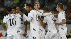 Fotbalisté Tottenhamu slaví jeden z gól proti gruzínskému Dinamo Tbilisi. 