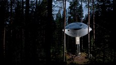 Pokoj UFO je opakem Ptaího hnízda, které se snaí do lesa zapadnout. Do...