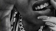 Rihanna a její dalí zlatá ozdoba mezi zuby