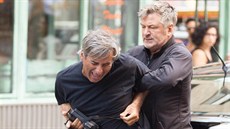 Alec Baldwin napadl fotografa. Alec Baldwin napadl fotografa.