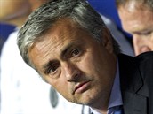 KARTA TO BT NEMLA! Jos Mourinho, trenr fotbalist Chelsea, se kvli...