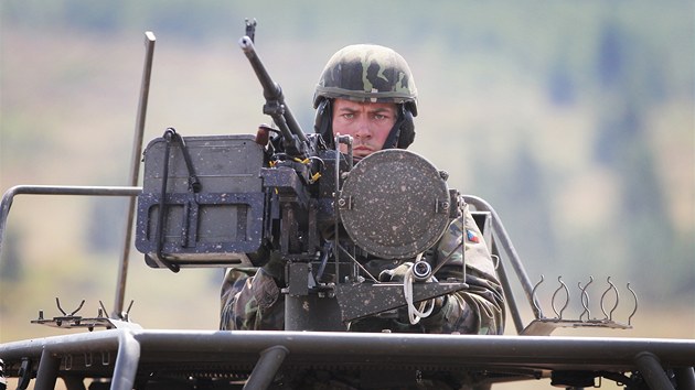 Snmky z generln zkouky na Den pozemnho vojska Bahna, kter se kon v sobotu 31. srpna na cviiti u Straic na Rokycansku.