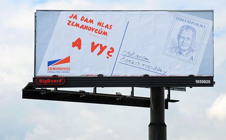 Záí 2013. Strana práv oban Zemanovci vyvsila billboardy, které vyuívaly...