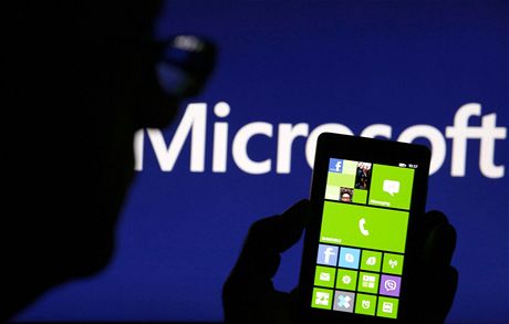 Americký softwarový gigant Microsoft koupil od finské spolenosti Nokia divizi