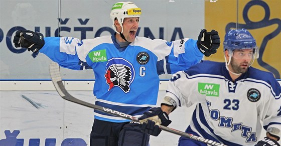 ZNOVU NA LED. Martin Straka nastoupil i v nedlním utkání European Trophy proti Brnu, Plze prohrála 2:3 v prodlouení.