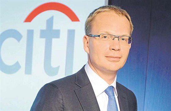 Citibank podle éfa banky Michala Nebeského nepociuje, e by lidé v recesi mli vtí problémy se splácením úvr z kreditních karet. "Sám se tomu obas divím," íká banké.