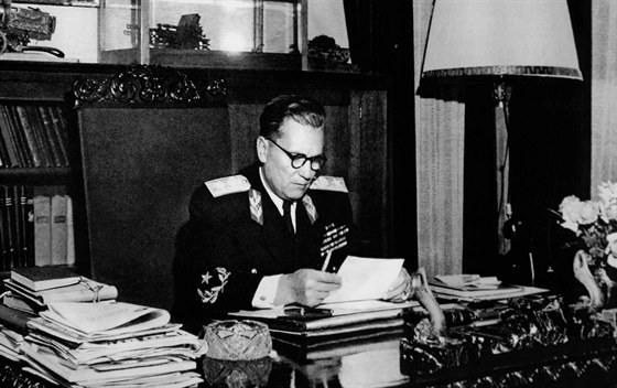 Josip Broz Tito ve svém úad (Blehrad, cca 1946-1947)