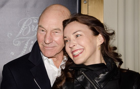 Patrick Stewart a Sunny Ozellová (2013)