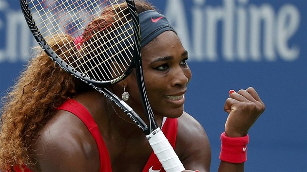 JSEM TAM. Serena Williamsov slav postup do tvrtfinle US Open po vhe nad krajankou Stephensovou.