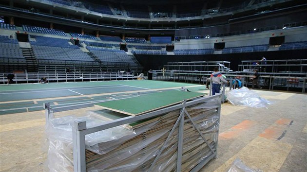 V prask O2 aren probh stavba kurtu na semifinle Davis Cupu s Argentinou.