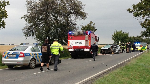Pi dopravn nehod dvou osobnch a jednoho nkladnho auta v pondl odpoledne nedaleko Unhot na Kladensku zemel lovk (2. z)