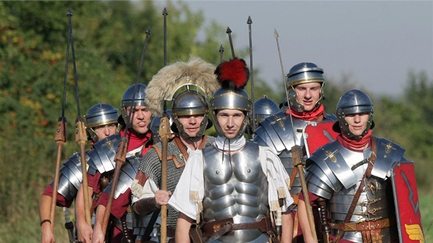 V olomouck tvrti Needn v ptek dopoledne slavnostn odhalili antick milnk, kter m pipomnat nkdej msk tbor.