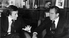 David Frost rozmlouvá s Richardem Nixonem v roce 1977 David Frost rozmlouvá s Richardem Nixonem v roce 1977