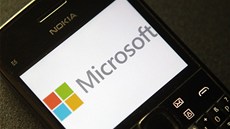 Americký softwarový gigant Microsoft koupil od finské společnosti Nokia divizi... Americký softwarový gigant Microsoft koupil od finské společnosti Nokia divizi...