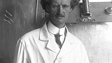 Auguste Piccard ped svým stratosférickým balónem.