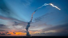 Start rakety Ariane 5 z kosmodromu Kourou ve Francouzské Guyan 5. ervna 2013....