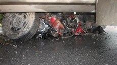 Pi nehoda kamionu a osobního vozu u Kvtné se zranili tyi lidé. (ilustraní foto)